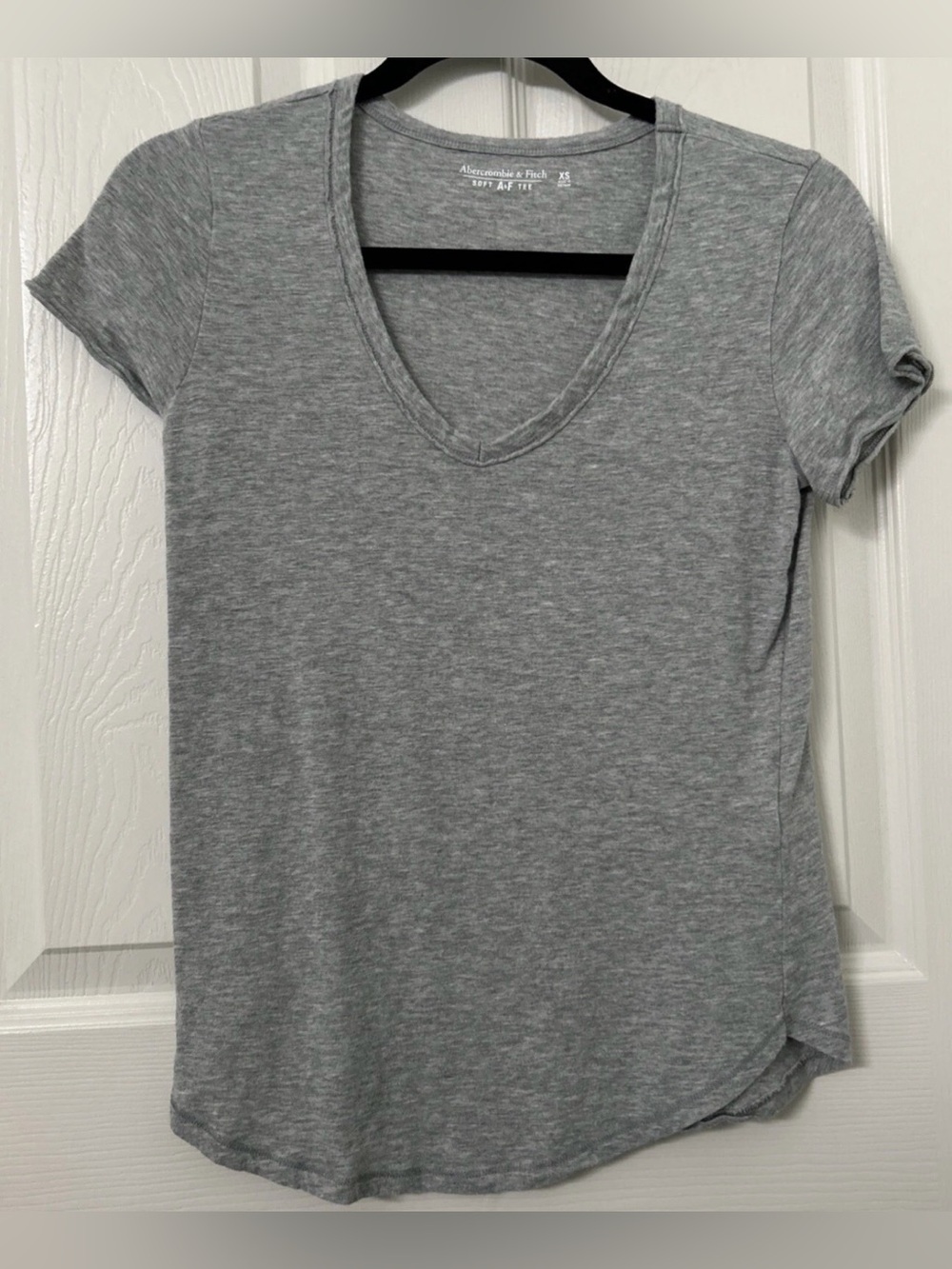 Abercrombie & Fitch Women's Light Heather Gray V-Neck Short Sleeve Tee